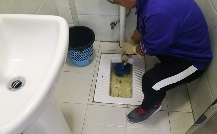 沙依巴克疏通蹲坑